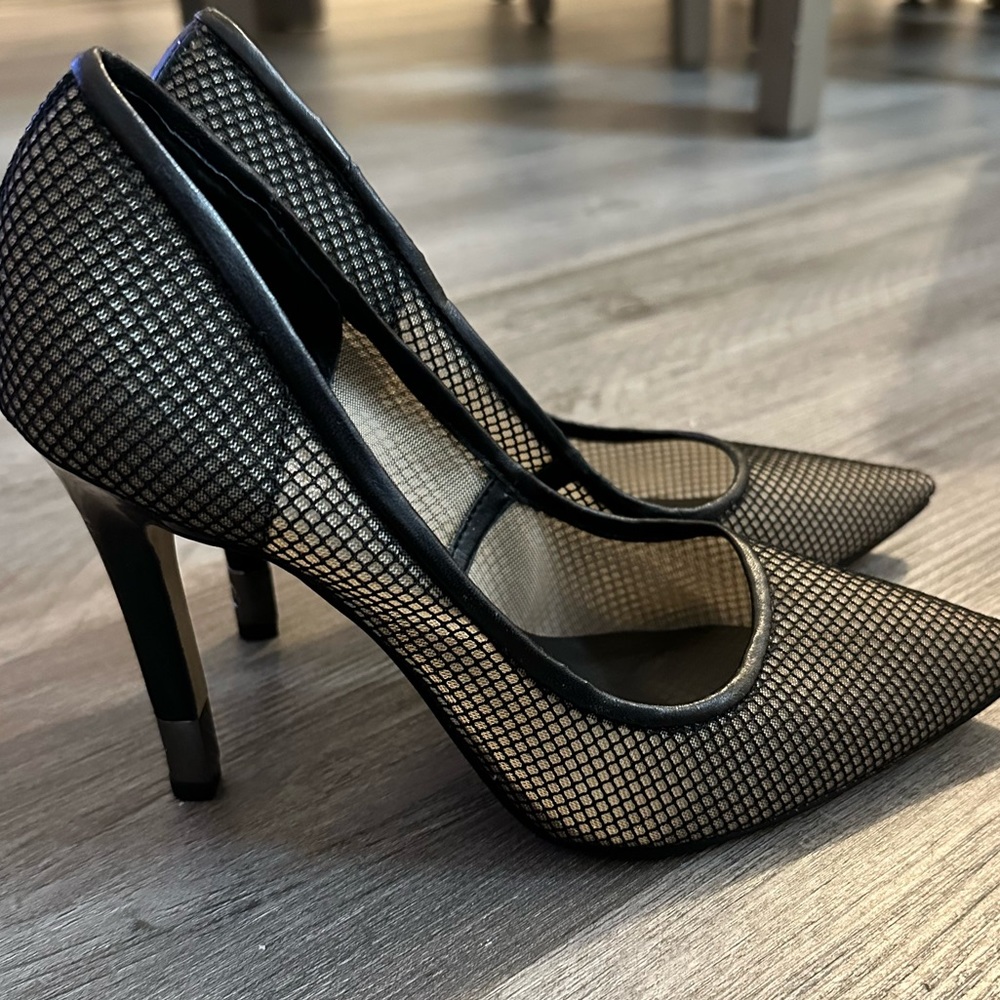 Women Guess Shoes/Pumps/ High Heels
